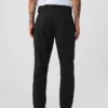Pantalones caqui modernos de corte cónico
