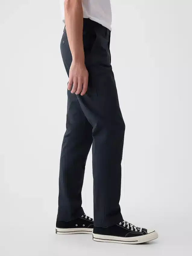 Pantalones caqui modernos de corte cónico