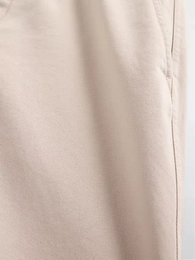 Pantalones caqui rectos de corte relajado en sarga pesada