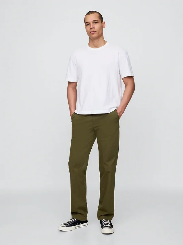 Pantalones caqui rectos modernos