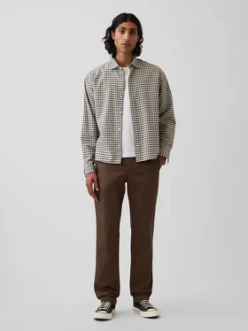 Pantalones caqui rectos modernos