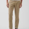 Pantalones caqui rectos modernos