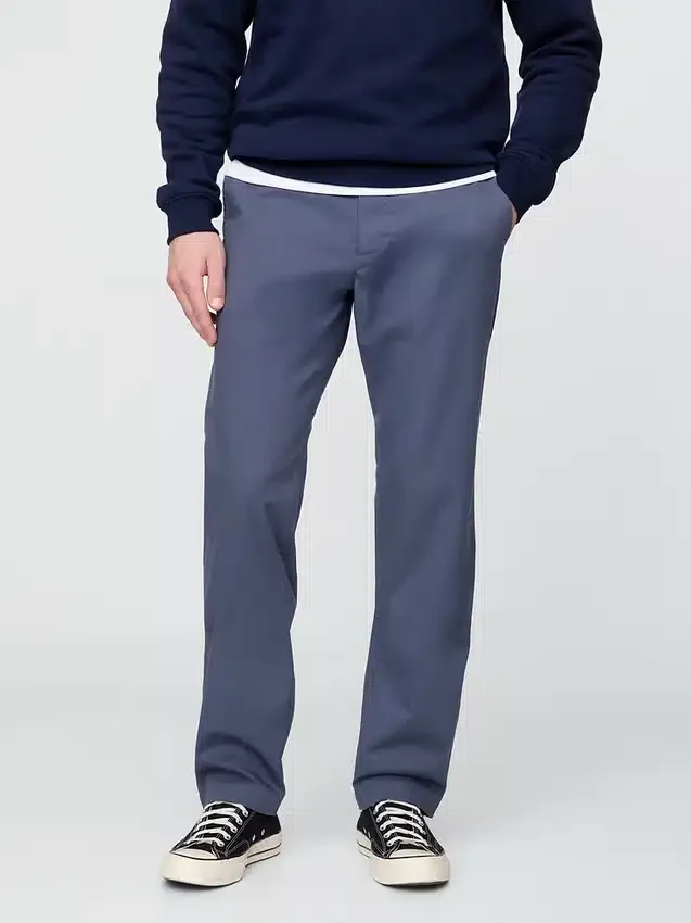 Pantalones caqui rectos modernos