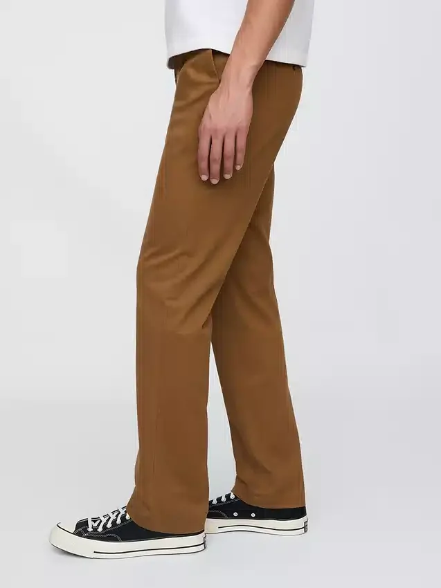 Pantalones caqui rectos modernos