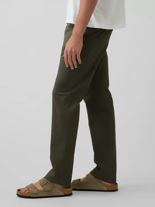 Pantalones caqui rectos modernos