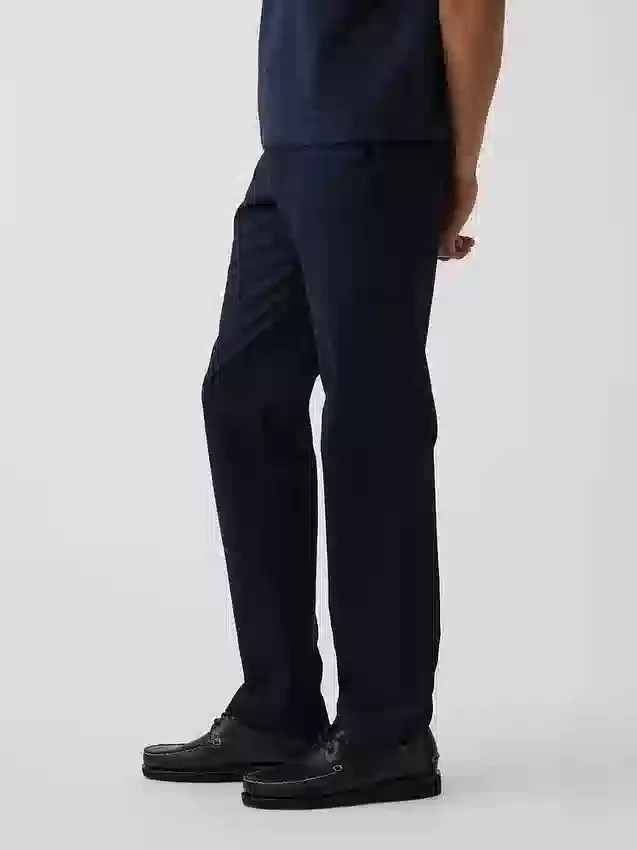 Pantalones caqui rectos modernos