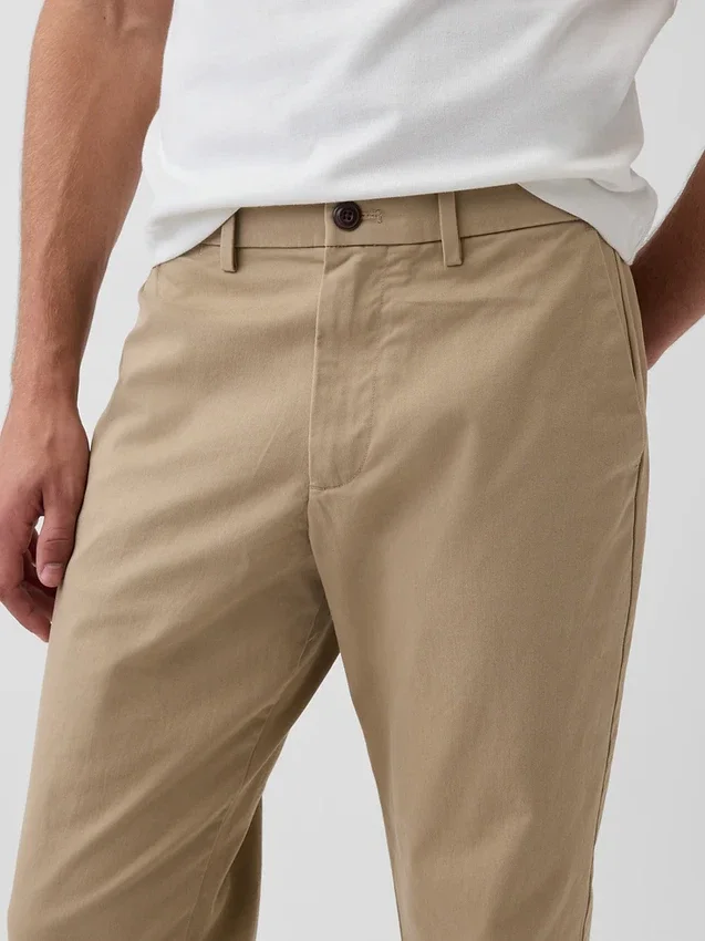 Pantalones caqui rectos modernos