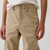 Pantalones caqui rectos y holgados de estilo uniforme moderno para niños