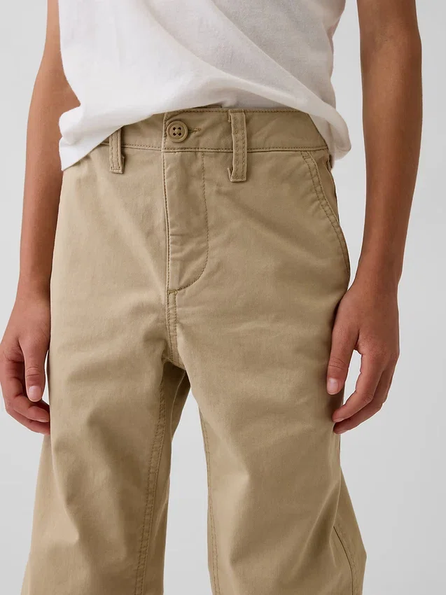 Pantalones caqui rectos y holgados de estilo uniforme moderno para niños