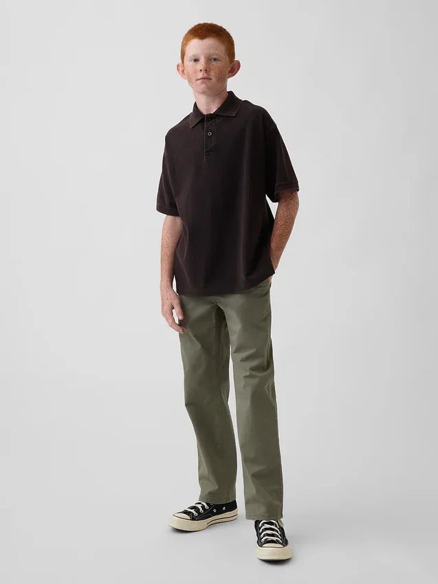 Pantalones caqui rectos y holgados de estilo uniforme moderno para niños