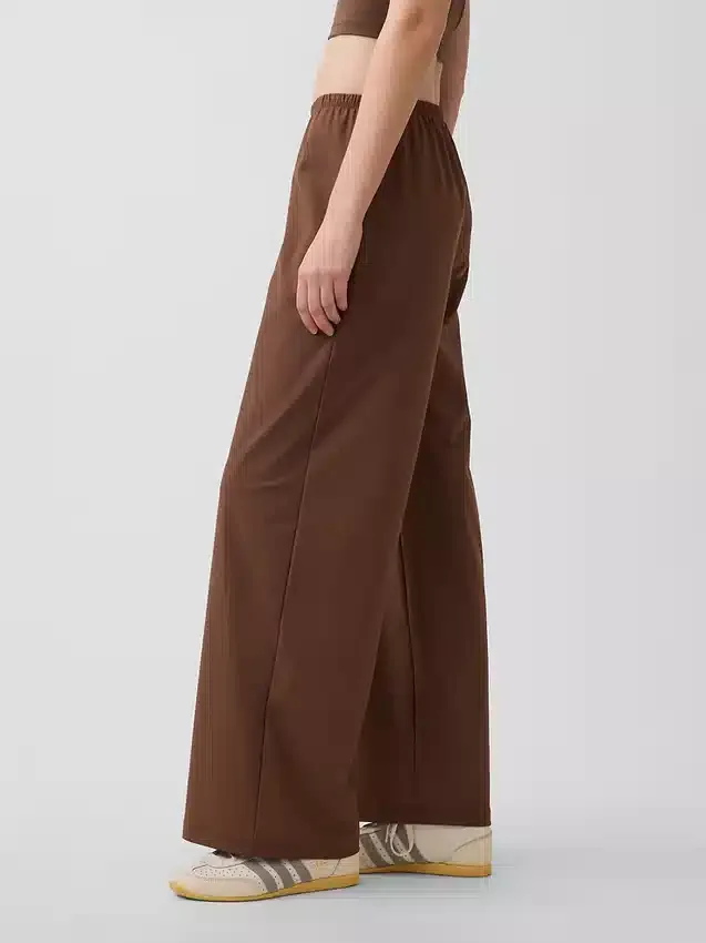 Pantalones cómodos de talle bajo GapFit Tech