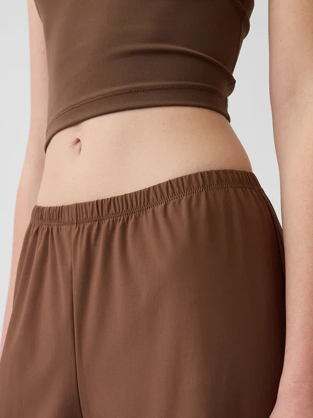 Pantalones cómodos de talle bajo GapFit Tech