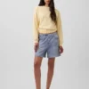 Pantalones cortos cómodos de tela de punto estampada estilo denim, de talle medio, de 5"