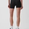 Pantalones cortos de ciclismo lisos GapFit de 4"