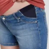 Pantalones cortos de mezclilla con panel premamá de 4"