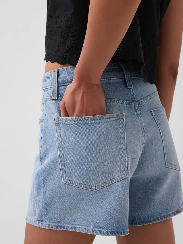 Pantalones cortos de mezclilla de corte recto holgado y talle alto de 3.5"