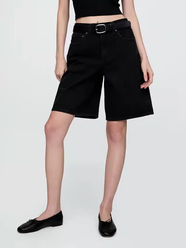 Pantalones cortos de mezclilla de talle medio y corte largo de 11"