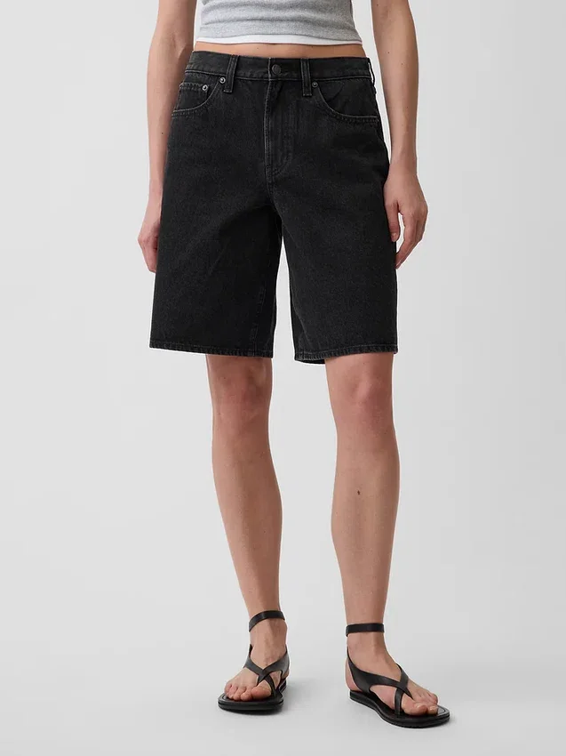 Pantalones cortos de mezclilla de talle medio y corte largo de 11"