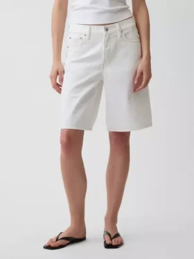 Pantalones cortos de mezclilla de talle medio y corte largo de 11″