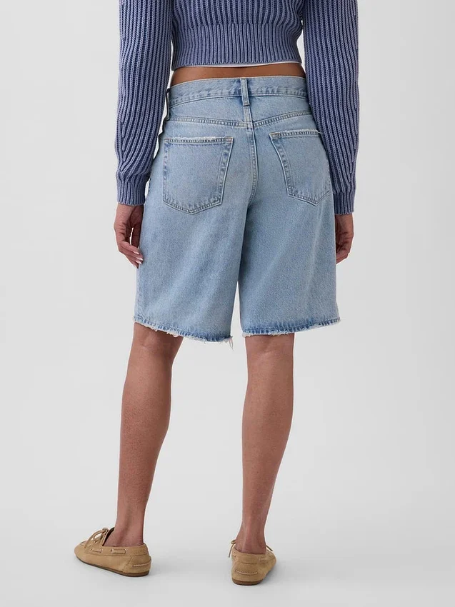 Pantalones cortos de mezclilla de talle medio y corte largo de 11"