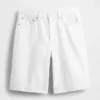 Pantalones cortos de mezclilla de talle medio y corte largo de 11"