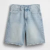Pantalones cortos de mezclilla de talle medio y corte largo de 11"