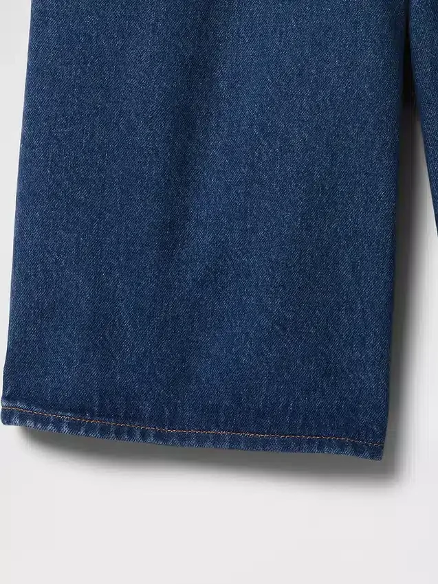Pantalones cortos de mezclilla de talle medio y corte largo de 11"
