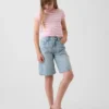 Pantalones cortos de mezclilla de talle medio y corte largo para niños