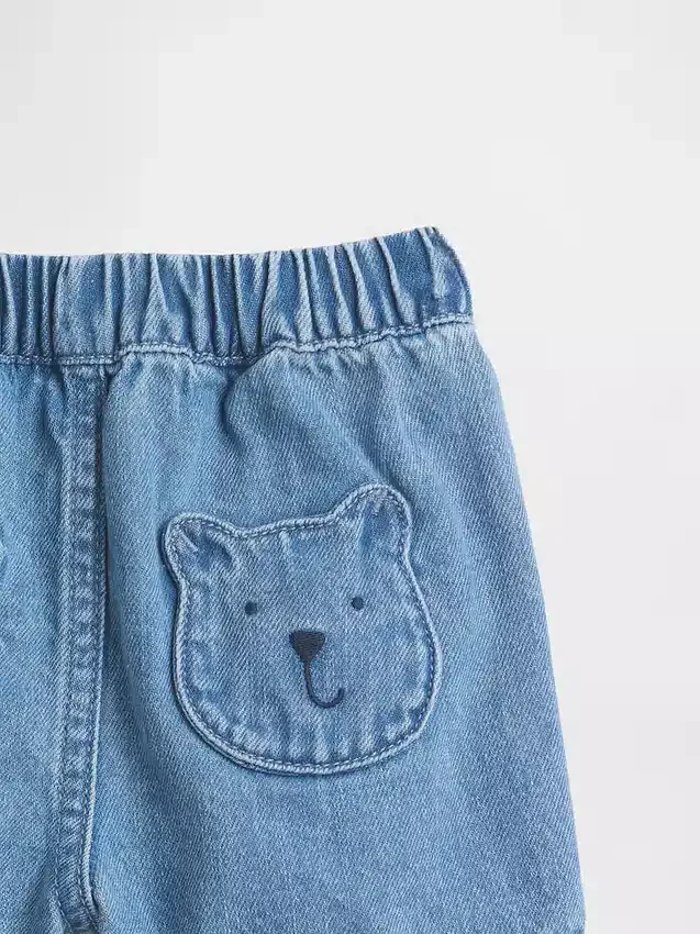 Pantalones cortos de mezclilla para bebé con bolsillos y el oso Brannan