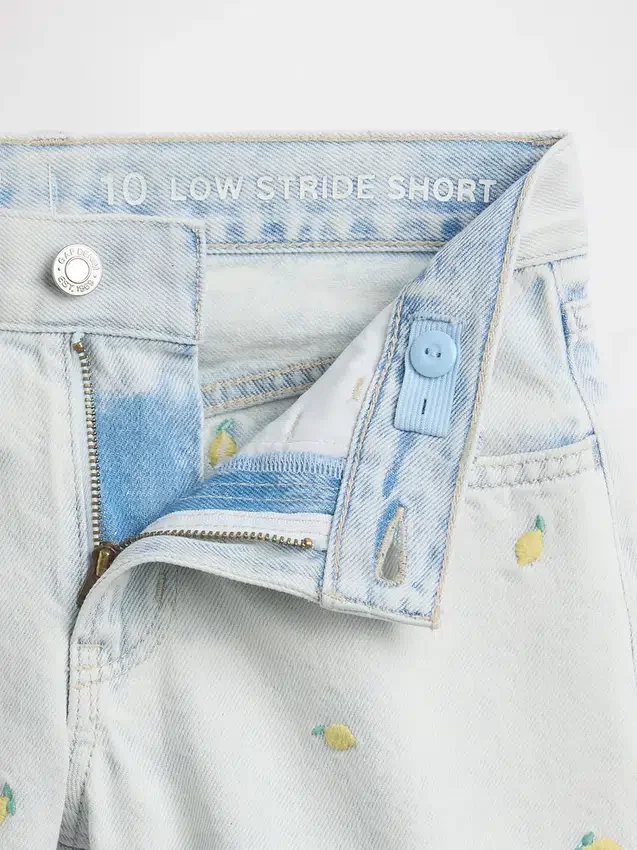 Pantalones cortos de mezclilla para niños de talle bajo con bordado de limones