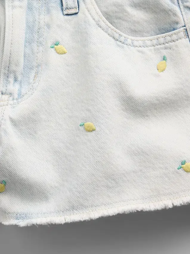 Pantalones cortos de mezclilla para niños de talle bajo con bordado de limones