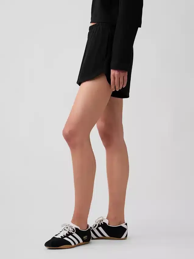 Pantalones cortos de punto con diseño de delfines de 3"
