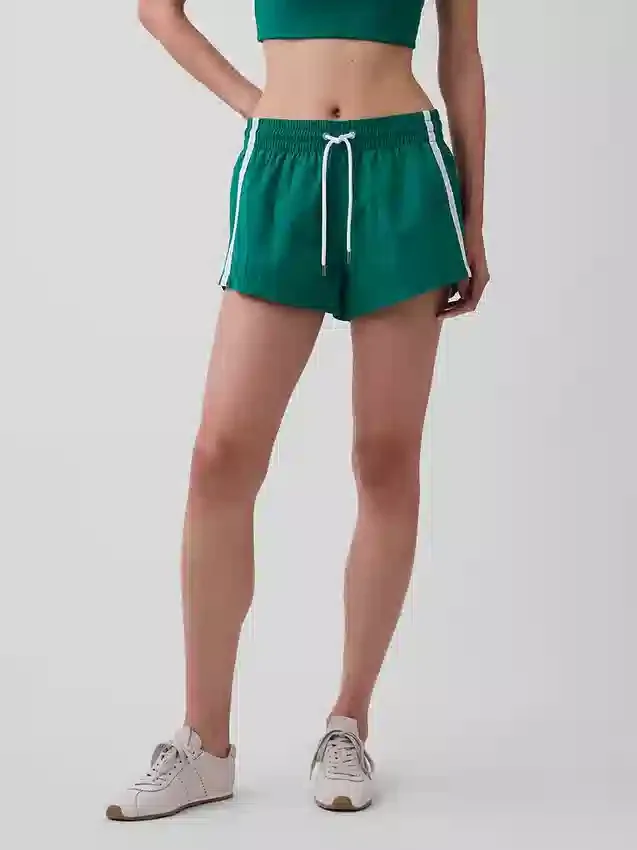 Pantalones cortos deportivos de 2.5"