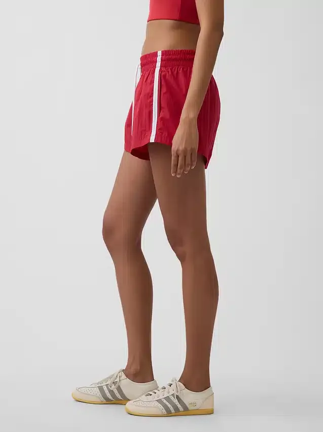 Pantalones cortos deportivos de 2.5"