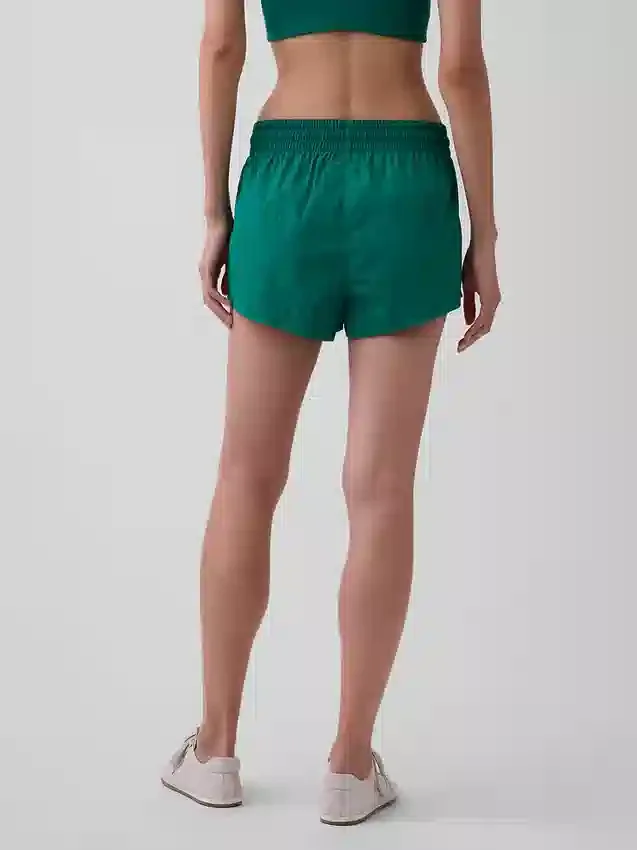Pantalones cortos deportivos de 2.5"