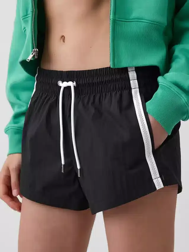 Pantalones cortos deportivos de 2.5"