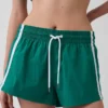 Pantalones cortos deportivos de 2.5"
