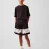 Pantalones cortos deportivos de malla para niños de 8"