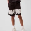 Pantalones cortos deportivos de malla para niños de 8"