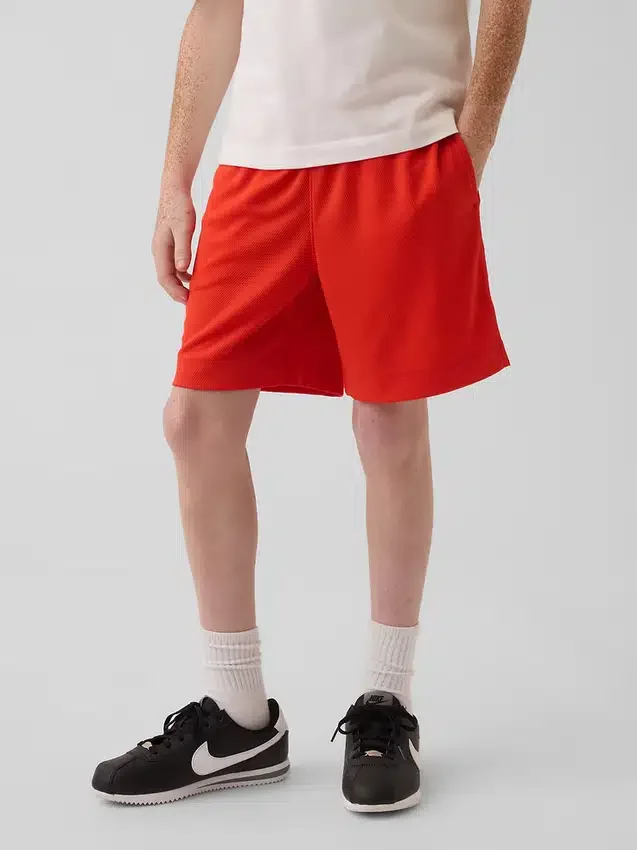 Pantalones cortos GapFit de malla reciclada de 6" para niños