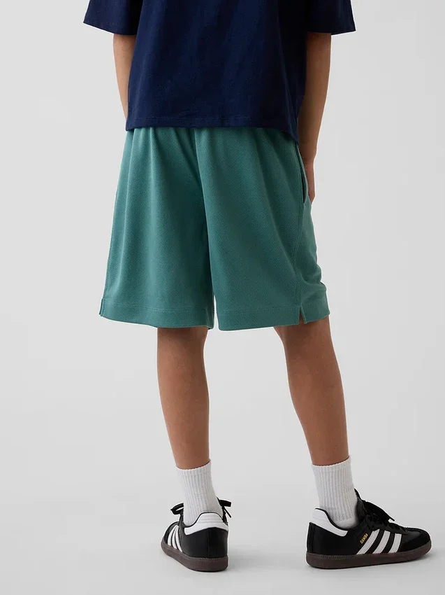 Pantalones cortos GapFit de malla reciclada de 6" para niños