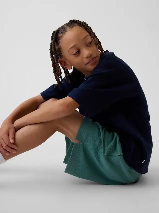 Pantalones cortos GapFit de malla reciclada de 6" para niños