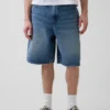 Pantalones cortos holgados de mezclilla estilo carpintero de 10.5"