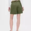 Pantalones cortos plisados de sarga de talle medio de 6"