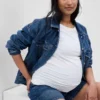 Pantalones cortos premamá de mezclilla con panel completo de 4"