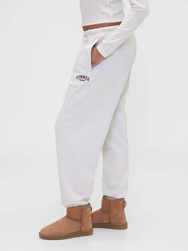 Pantalones de chándal Gap × Summer Fridays de tejido grueso y corte relajado con logo