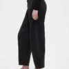 Pantalones de talle medio de sarga con corte de barril