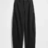 Pantalones de talle medio de sarga con corte de barril