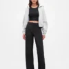 Pantalones GapFit Tech de talle alto y corte acampanado