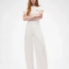 Pantalones plisados de talle alto con corte en arco de GAP × Victoria Beckham